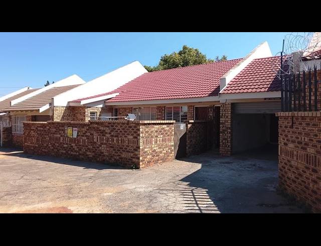2 BEDROOM HOUSE FOR SALE IN GREENHILLS